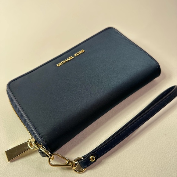 NEW Women’s Michael Kors Jet Set Travel Nylon & Leather Zip Wallet/Wristlet - Picture 6 of 8